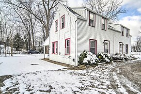 Eastlake Home w/ Patio < 1 Mi to Lake Erie!