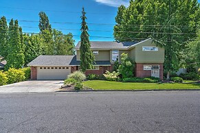 Lake House w/ Hot Tub - 1 Mi to Surf 'n Slide