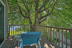 Lake House w/ Hot Tub - 1 Mi to Surf 'n Slide