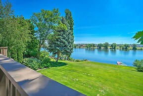 Lake House w/ Hot Tub - 1 Mi to Surf 'n Slide