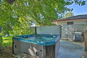 Lake House w/ Hot Tub - 1 Mi to Surf 'n Slide