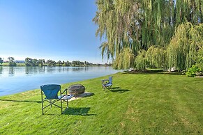 Lake House w/ Hot Tub - 1 Mi to Surf 'n Slide