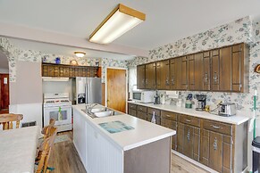 Home w/ Screened-in Porch < 1 Mi to Lake Erie