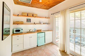 Pet-friendly Garden Studio in Woodland Heights!