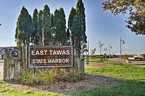 East Tawas Apartment Near Lake Huron & Downtown!
