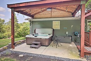 Family-friendly Brookville Home w/ Hot Tub!