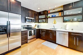 Lakefront Walker Home w/ Boat Dock & Lift!