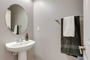 Luxe Roseville Home w/ Pool & Hot Tub!