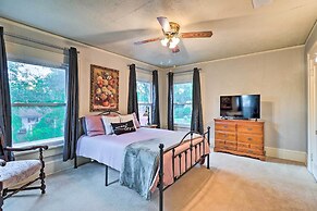 1920s Corsicana Home - Spacious Group Getaway!