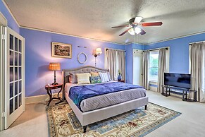 1920s Corsicana Home - Spacious Group Getaway!