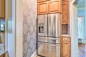 1920s Corsicana Home - Spacious Group Getaway!