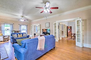 1920s Corsicana Home - Spacious Group Getaway!