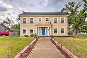 1920s Corsicana Home - Spacious Group Getaway!