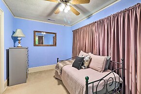 1920s Corsicana Home - Spacious Group Getaway!