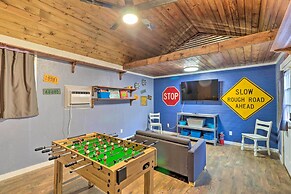 1920s Corsicana Home - Spacious Group Getaway!