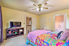 1920s Corsicana Home - Spacious Group Getaway!