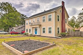 1920s Corsicana Home - Spacious Group Getaway!