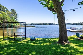 Lakefront Daingerfield Retreat w/ Shared Dock!