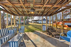Lakefront Daingerfield Retreat w/ Shared Dock!