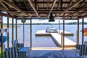 Lakefront Daingerfield Retreat w/ Shared Dock!
