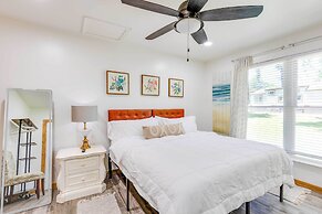 Lakefront Daingerfield Retreat w/ Shared Dock!