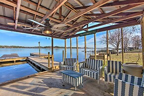 Lakefront Daingerfield Retreat w/ Shared Dock!