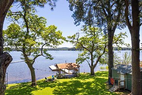 Lakefront Daingerfield Retreat w/ Shared Dock!