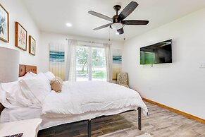 Lakefront Daingerfield Retreat w/ Shared Dock!