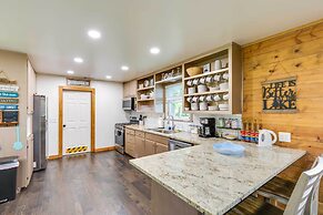 Lakefront Daingerfield Retreat w/ Shared Dock!