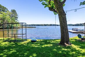 Lakefront Daingerfield Retreat w/ Shared Dock!
