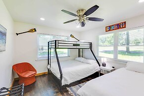 Lakefront Daingerfield Retreat w/ Shared Dock!