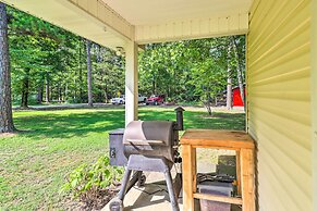 Higden Home w/ Furnished Porch, Spacious Yard