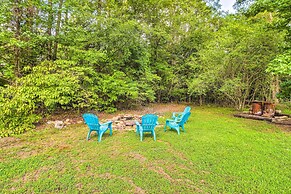 Higden Home w/ Furnished Porch, Spacious Yard