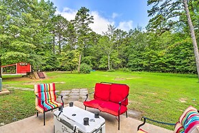 Higden Home w/ Furnished Porch, Spacious Yard