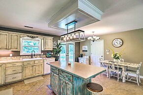 Higden Home w/ Furnished Porch, Spacious Yard