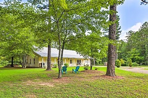 Higden Home w/ Furnished Porch, Spacious Yard