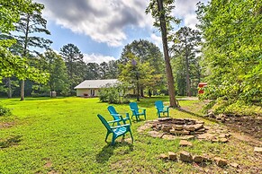 Higden Home w/ Furnished Porch, Spacious Yard