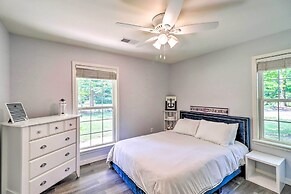 Higden Home w/ Furnished Porch, Spacious Yard