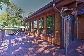Lodge w/ Indoor Pool, Along Devil's Lake Park