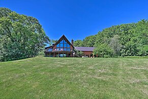 Lodge w/ Indoor Pool, Along Devil's Lake Park