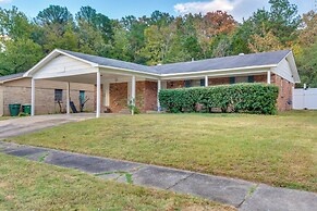 Lovely Little Rock Home w/ Fire Pit & Yard!