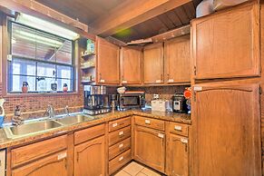 Gatlinburg Mountain-view Cabin: 5 Mi to Downtown