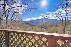 Gatlinburg Mountain-view Cabin: 5 Mi to Downtown
