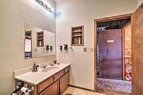 Gatlinburg Mountain-view Cabin: 5 Mi to Downtown