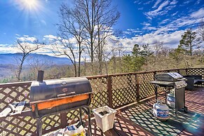 Gatlinburg Mountain-view Cabin: 5 Mi to Downtown