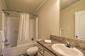 Mtn Gem w/ Breathtaking Scenery: 7 Mi to Dtwn