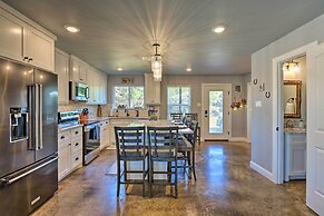 Granbury Home w/ Hot Tub & Furnished Patio!