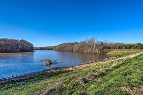 Quaint 'lakeside' Cabin w/ Pond & Fire Pit!