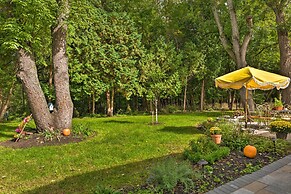 Pittsford Trolley Home - Near Erie Canal!