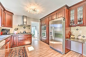 Pittsford Trolley Home - Near Erie Canal!